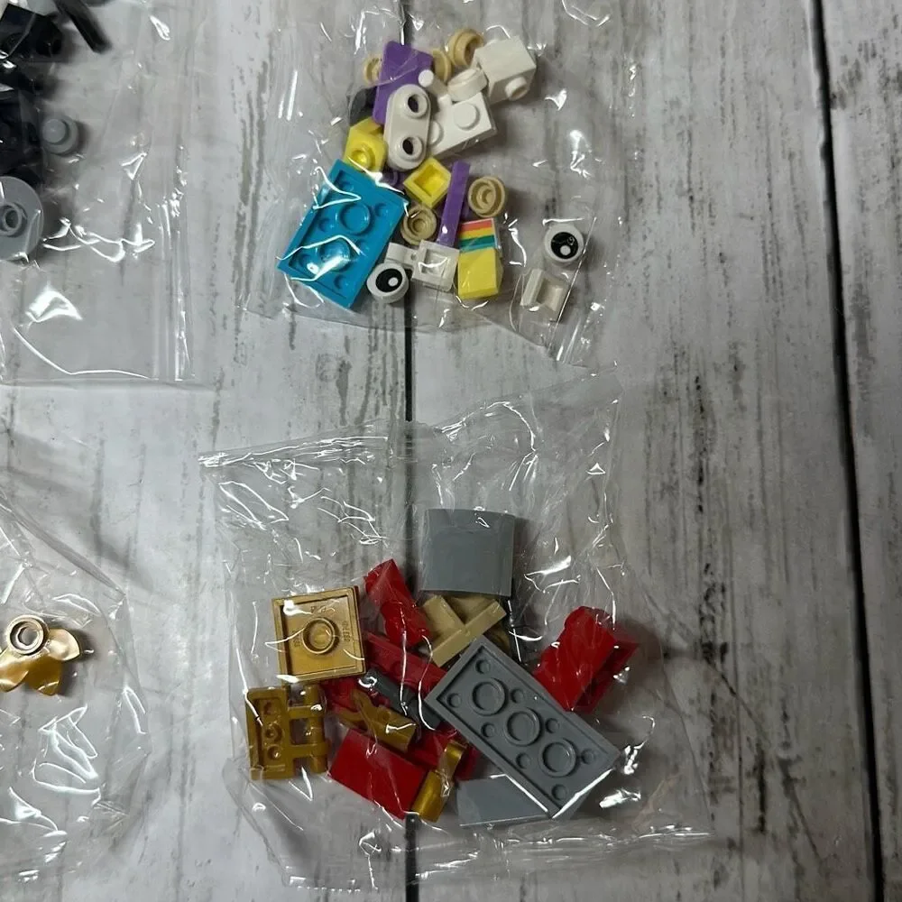 LEGO Friends 41706 24 Mini Builds‎ from 2022 Advent Holiday Calendar
